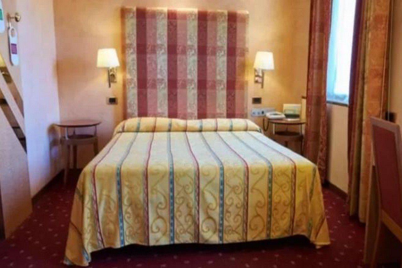 Hotel Atlantic Арона Екстериор снимка