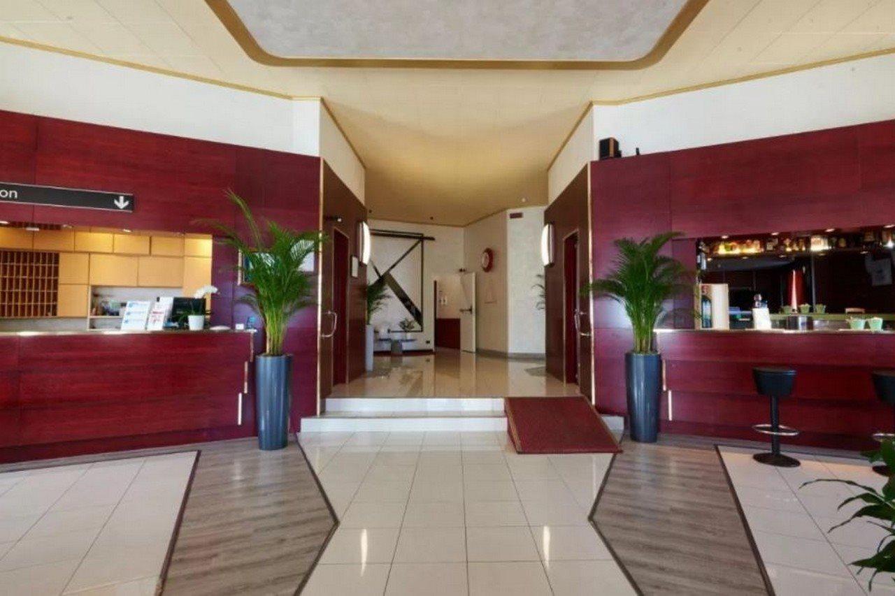 Hotel Atlantic Арона Екстериор снимка