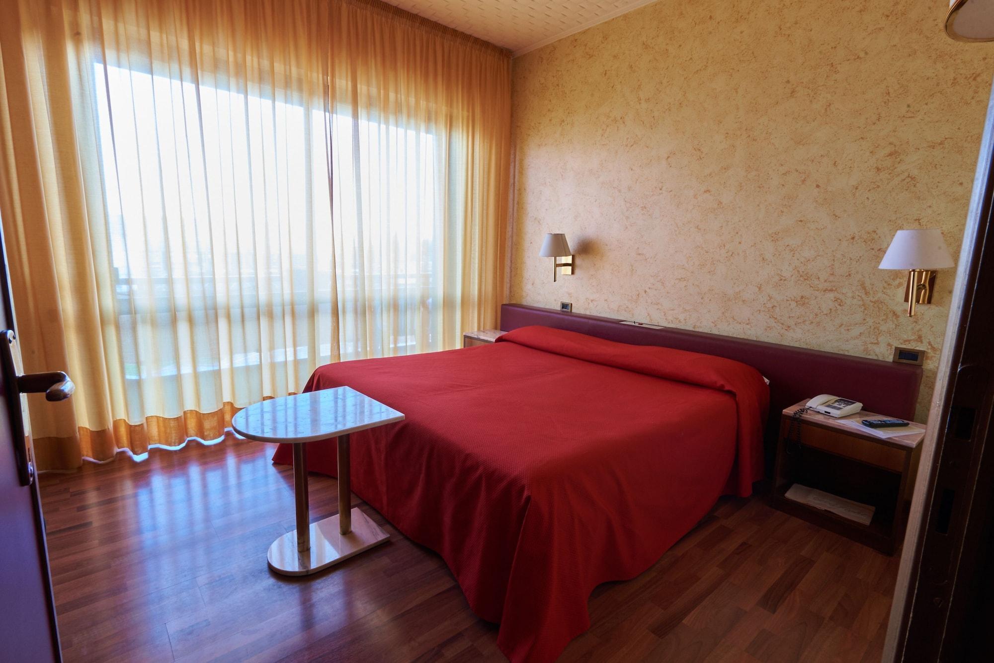 Hotel Atlantic Арона Екстериор снимка
