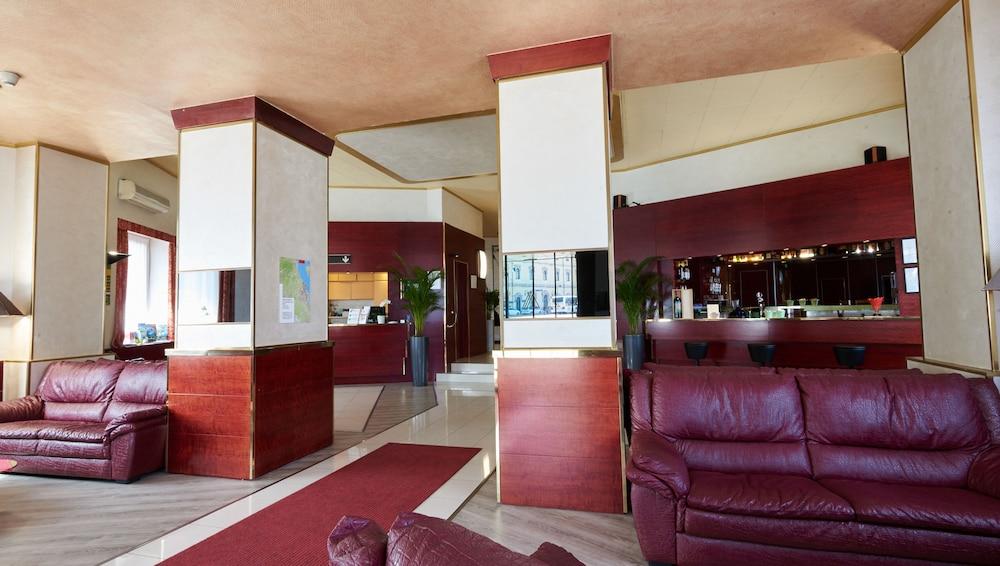 Hotel Atlantic Арона Екстериор снимка