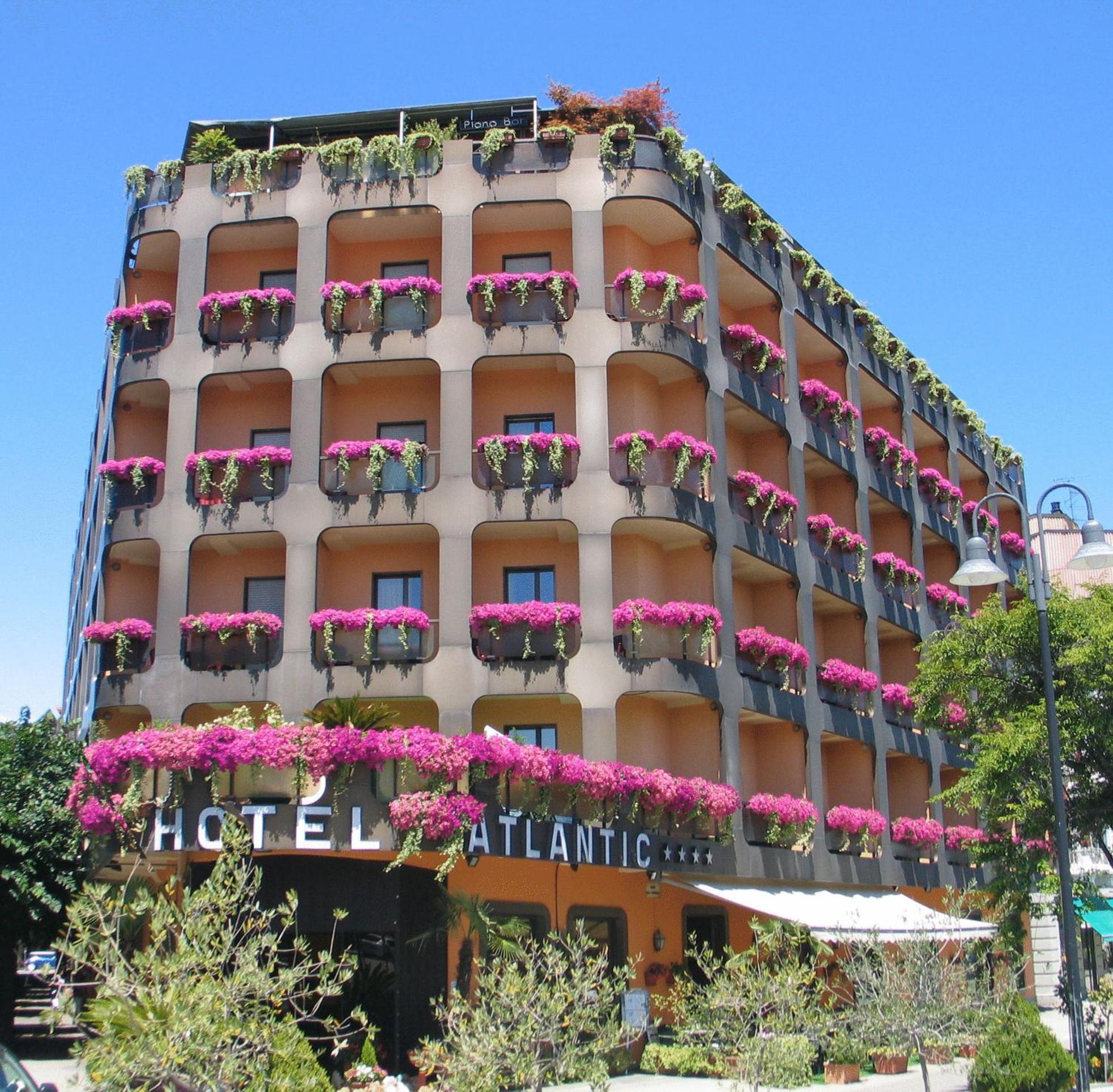 Hotel Atlantic Арона Екстериор снимка